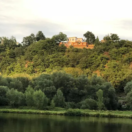 - C - Vyhlidka Nad Rekou Lägenhet *